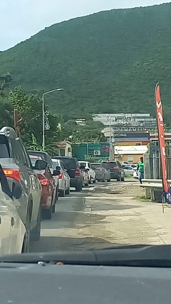 Videos Sxm Black Friday Weekend Shopping Traffic Jam to the Airport 